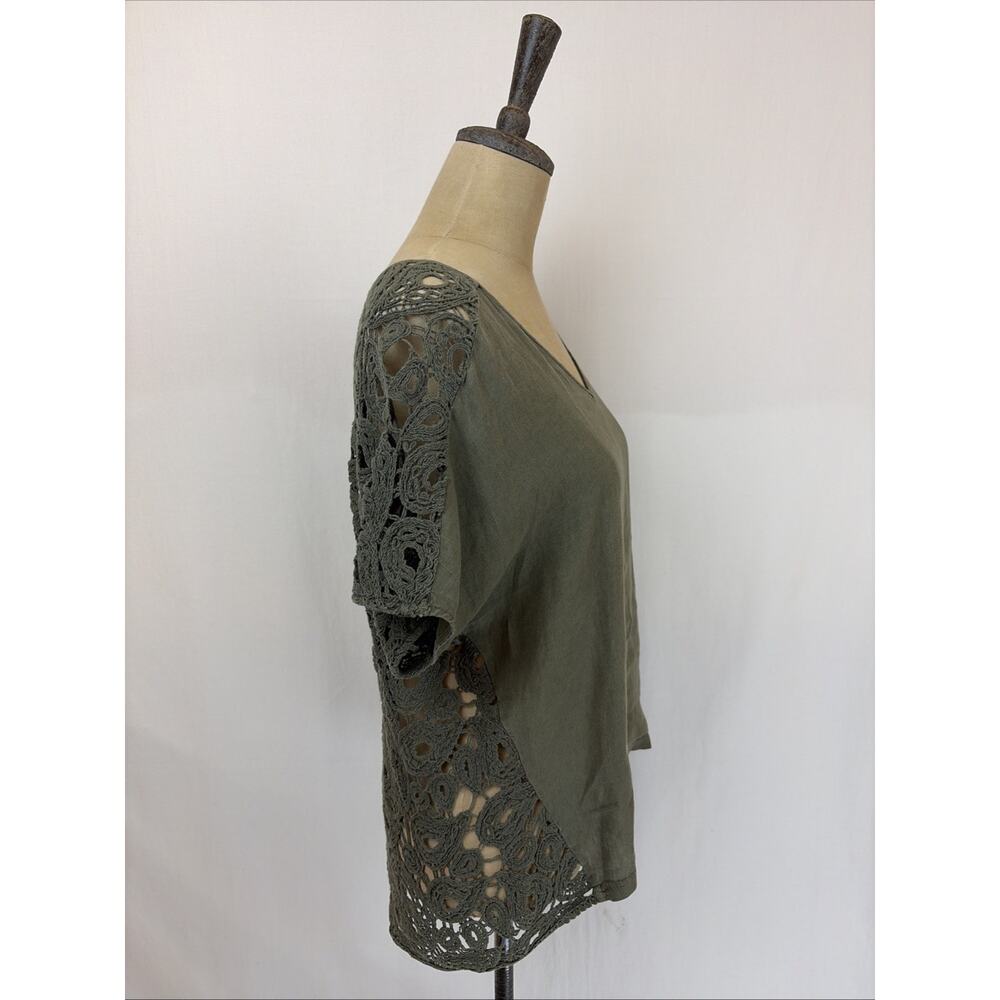 NWT XCVI Green Linen Crochet Short Sleeve High Low Hem Top SMALL #0653 - Picture 4 of 7